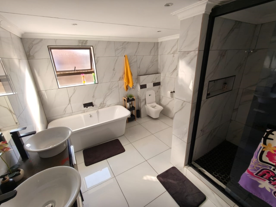 3 Bedroom Property for Sale in Waterval East North West